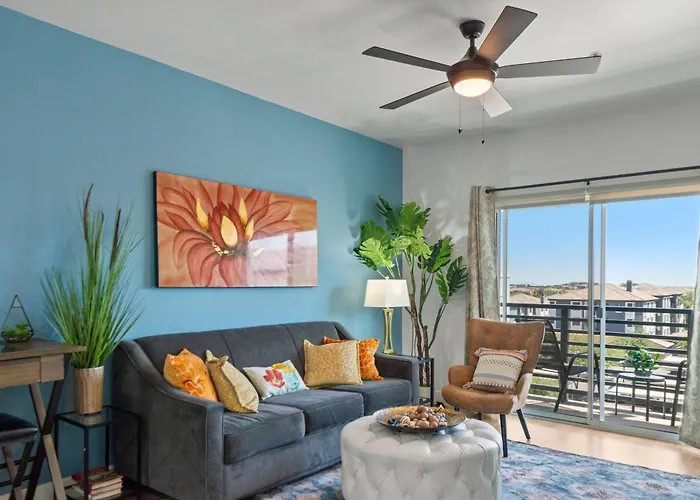 Kierland Sunny Retreat Pool & Hot Tub Apartment