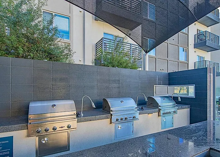 Kierland Sunny Retreat Pool & Hot Tub Apartment