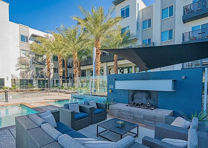 Kierland Sunny Retreat Pool & Hot Tub Apartment